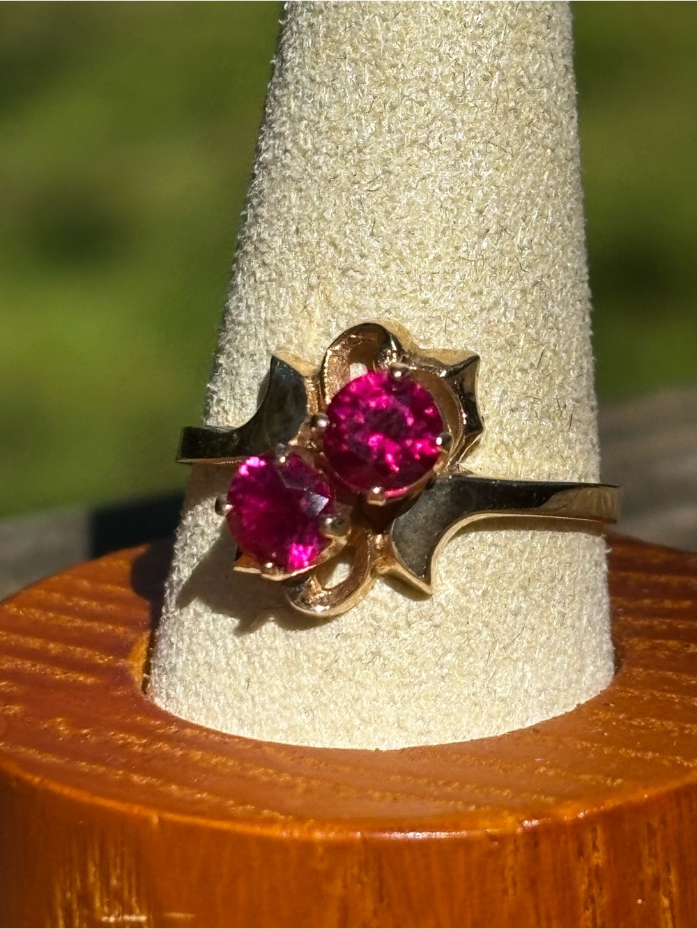 Vintage 10K Solid Gold Ring with Ruby Gemstone Accents Siffari